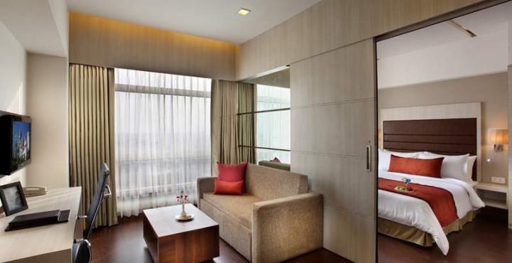 Mahagun Sarovar Portico Suites